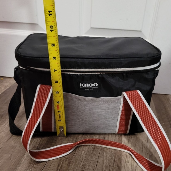 Igloo Cooler 12"x6 1/2"x 7", Zipper Top - Picture 2 of 5